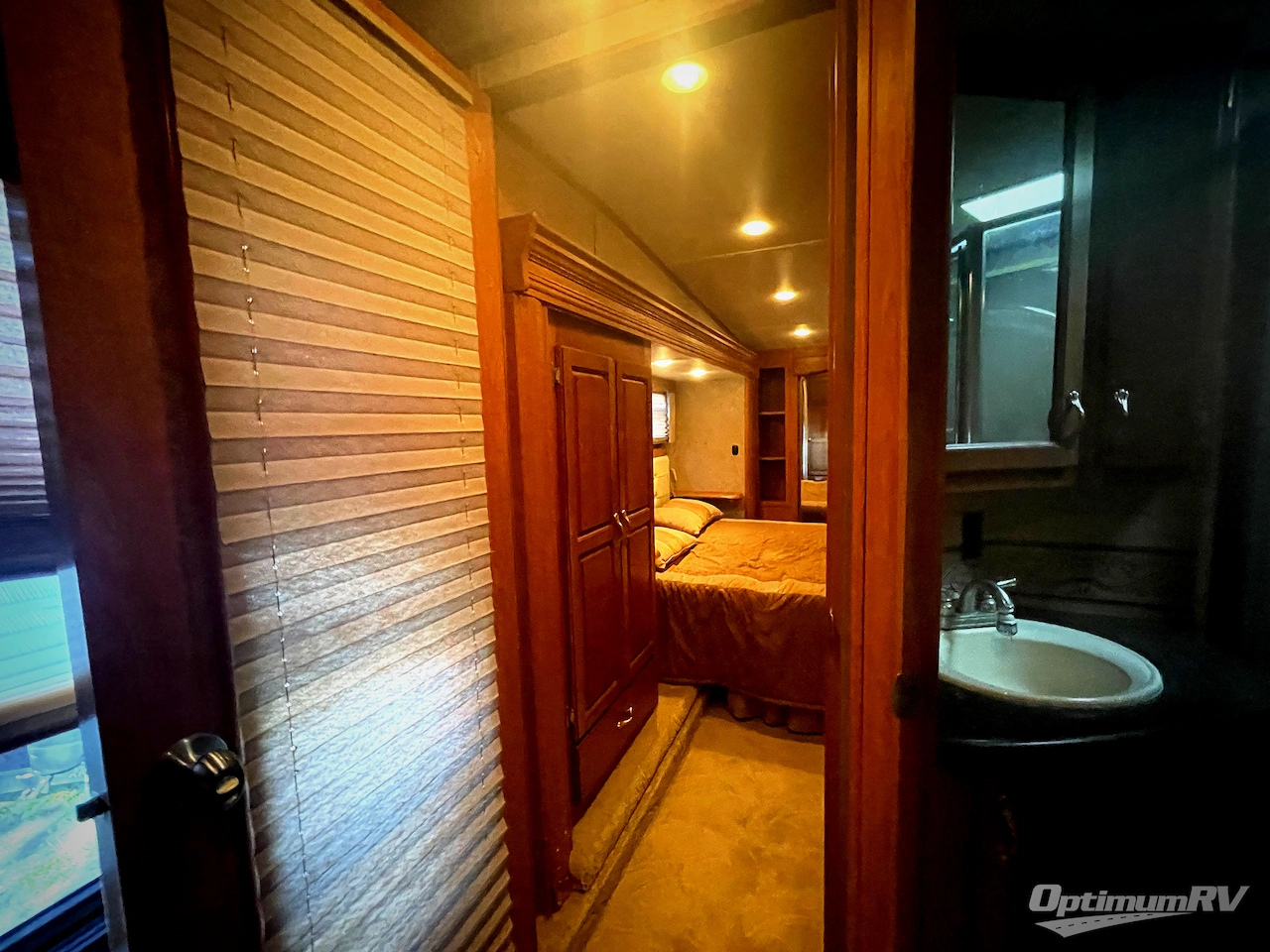 2010 Carriage Cameo 35SB3 Photo 21