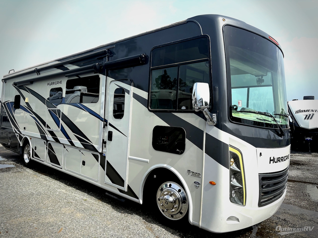 2022 Thor Hurricane 34R Photo 1