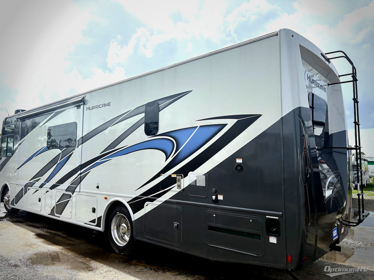 2022 Thor Hurricane 34R Photo 3