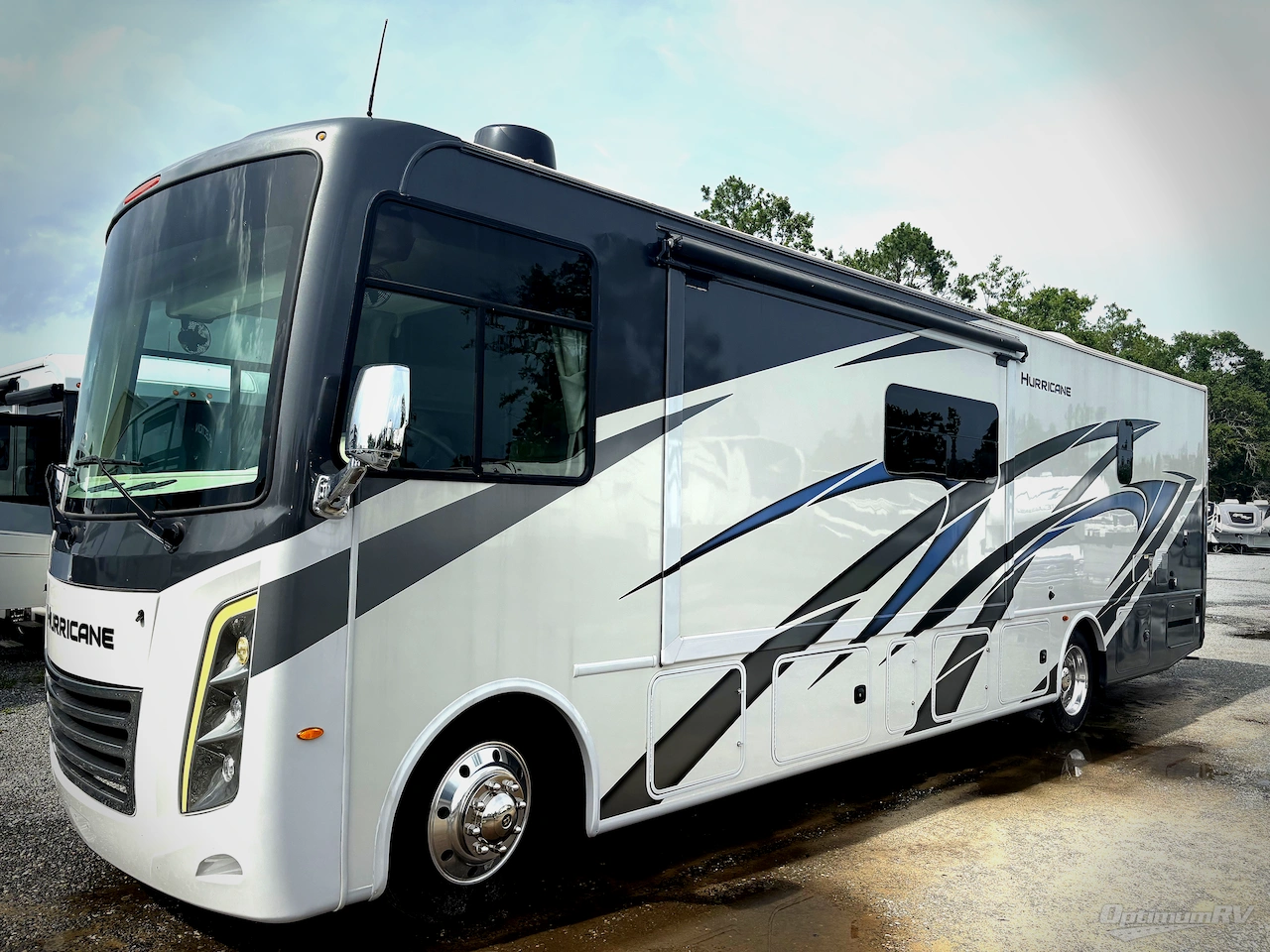 2022 Thor Hurricane 34R Photo 4