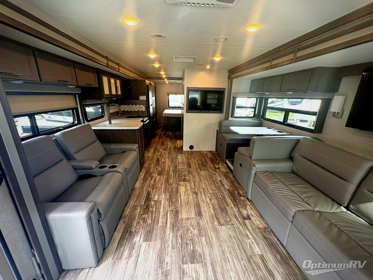 2022 Thor Hurricane 34R Photo 7
