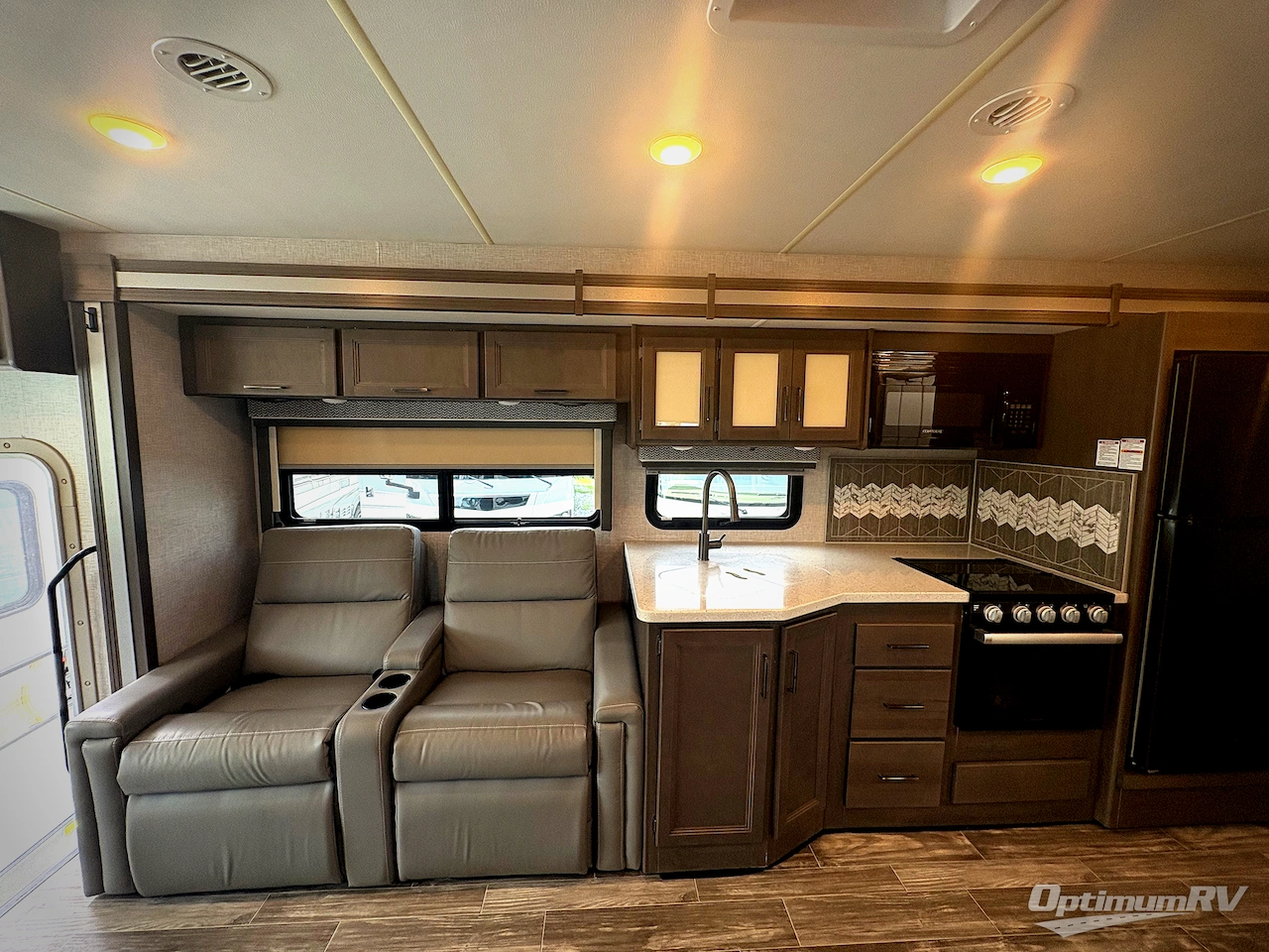 2022 Thor Hurricane 34R Photo 10