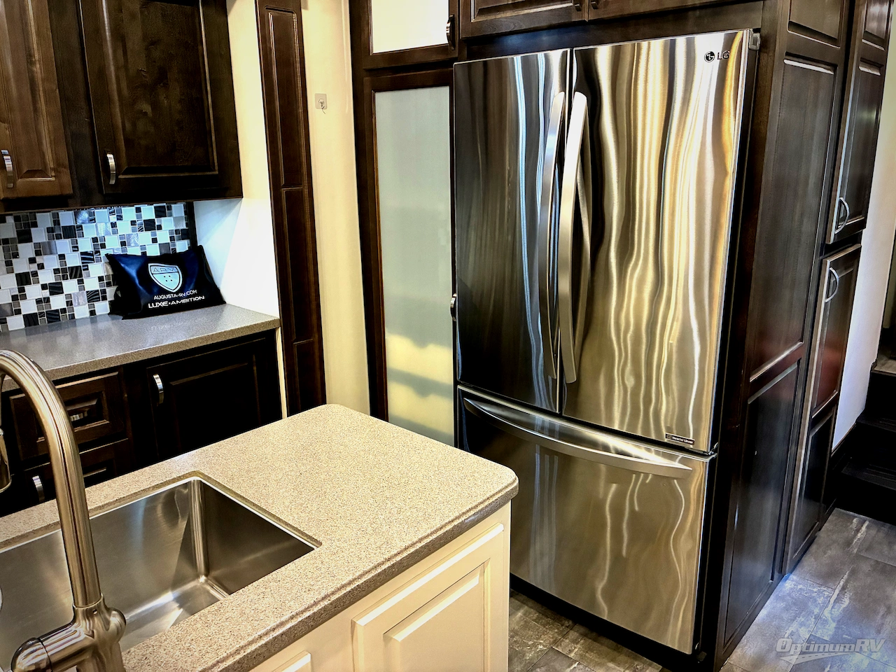 2018 Luxe by the RV Factory Luxe Elite 42RL Photo 12