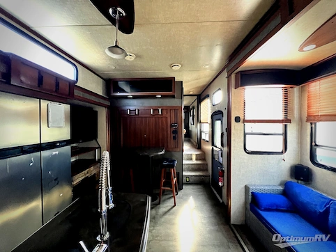 2014 Keystone Fuzion 401 RV Photo 2