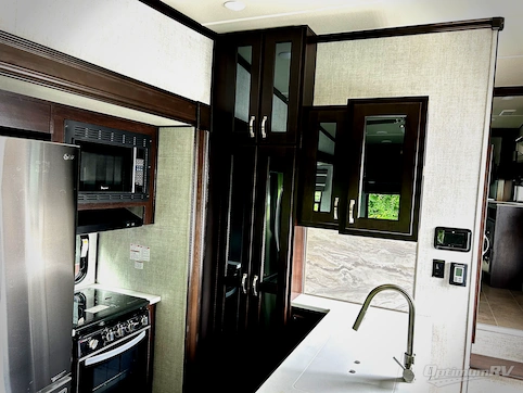 2021 Palomino Columbus Compass 298RLC RV Photo 2