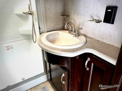 2021 Palomino Columbus Compass 298RLC RV Photo 4