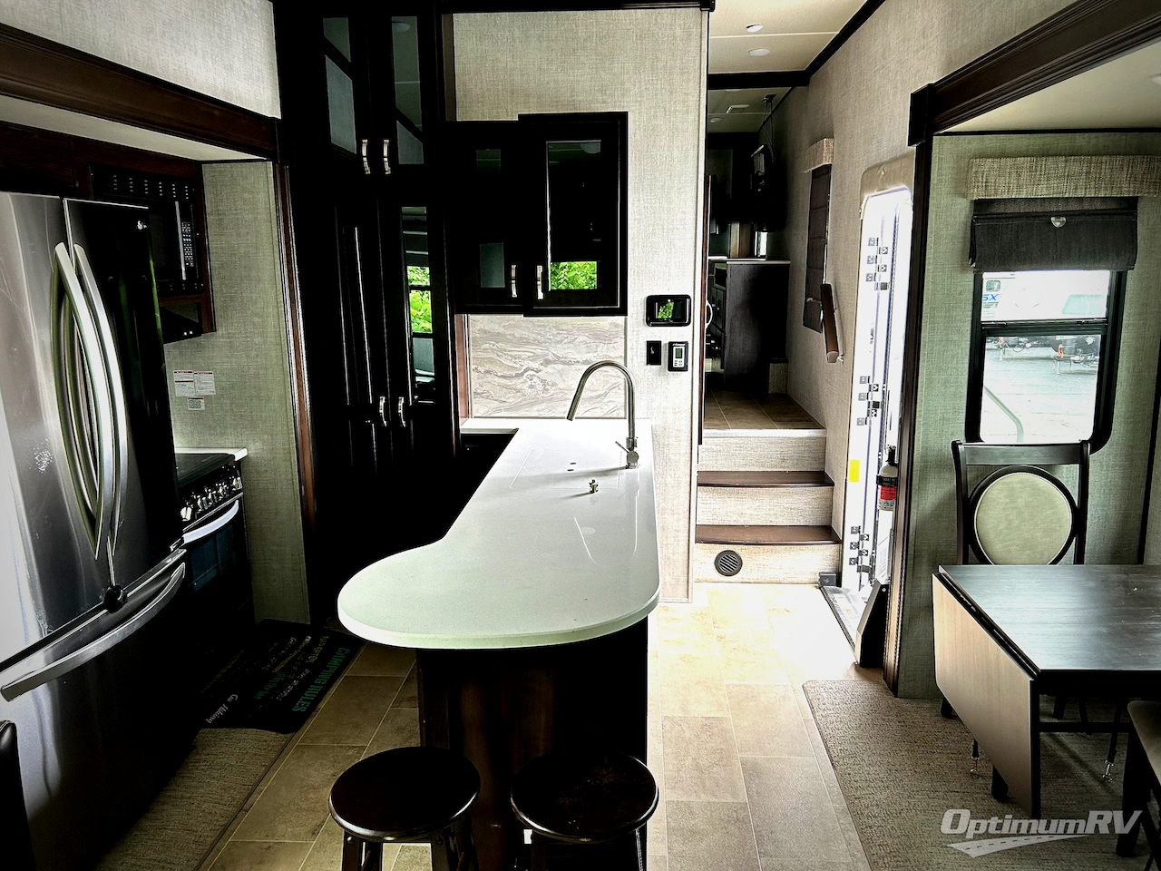 2021 Palomino Columbus Compass 298RLC Photo 5
