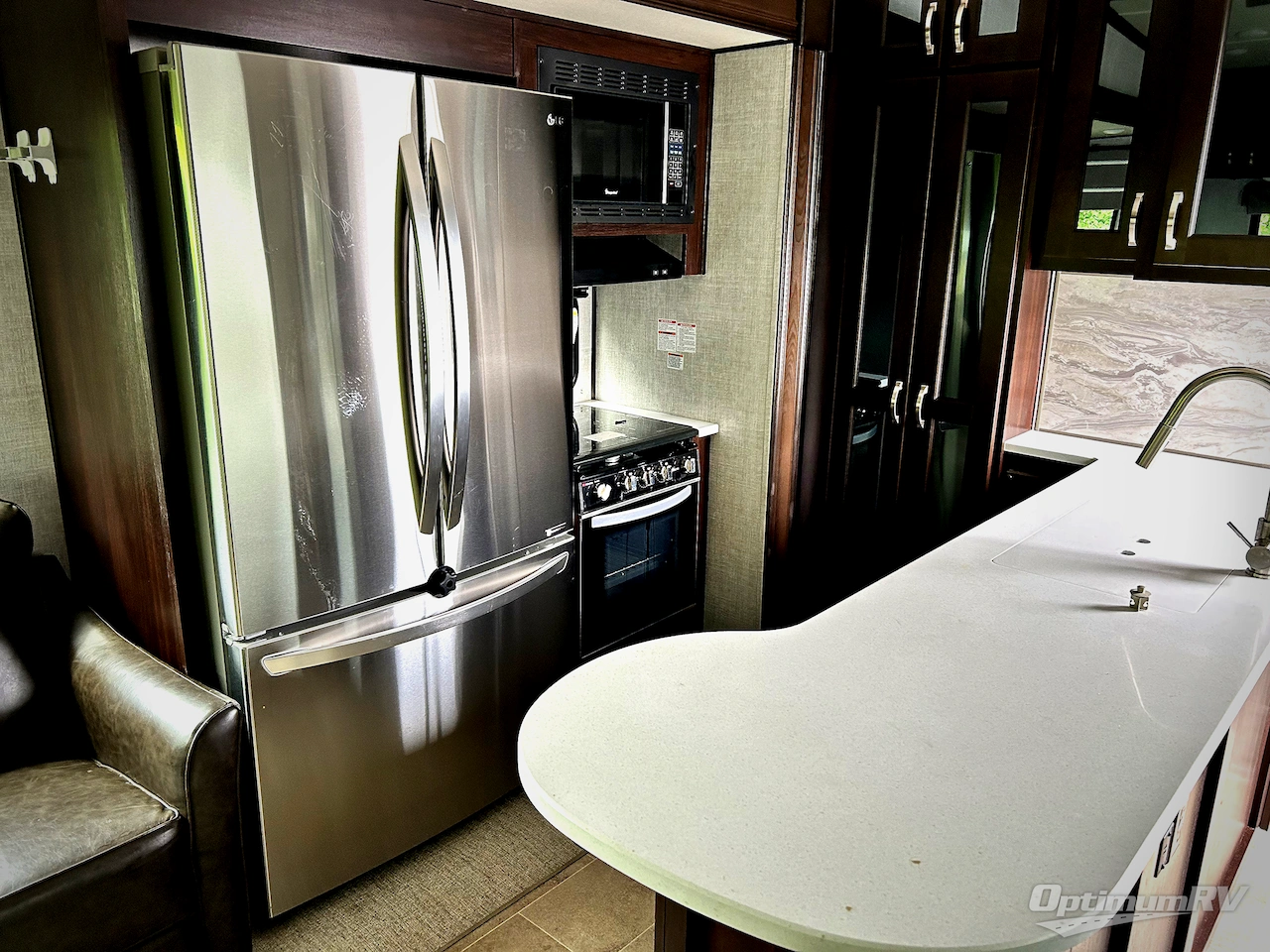 2021 Palomino Columbus Compass 298RLC Photo 6