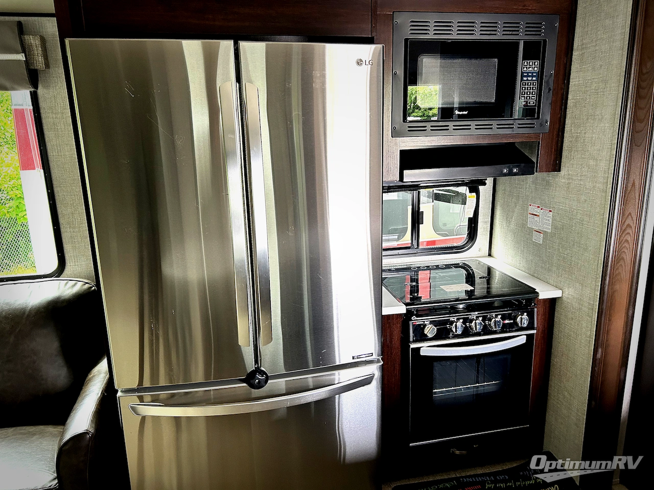2021 Palomino Columbus Compass 298RLC Photo 7