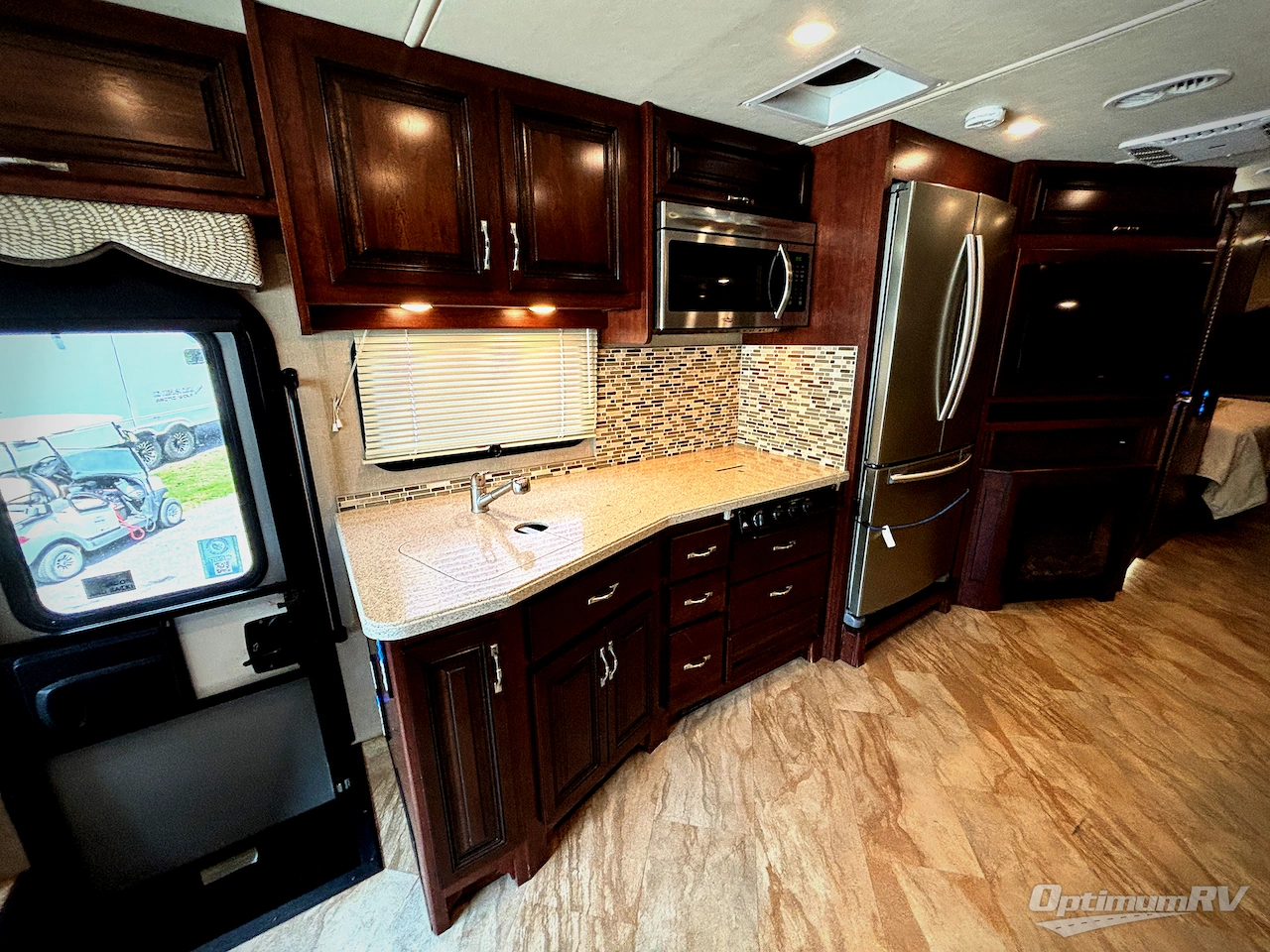 2017 Holiday Rambler Vacationer 33C Photo 10