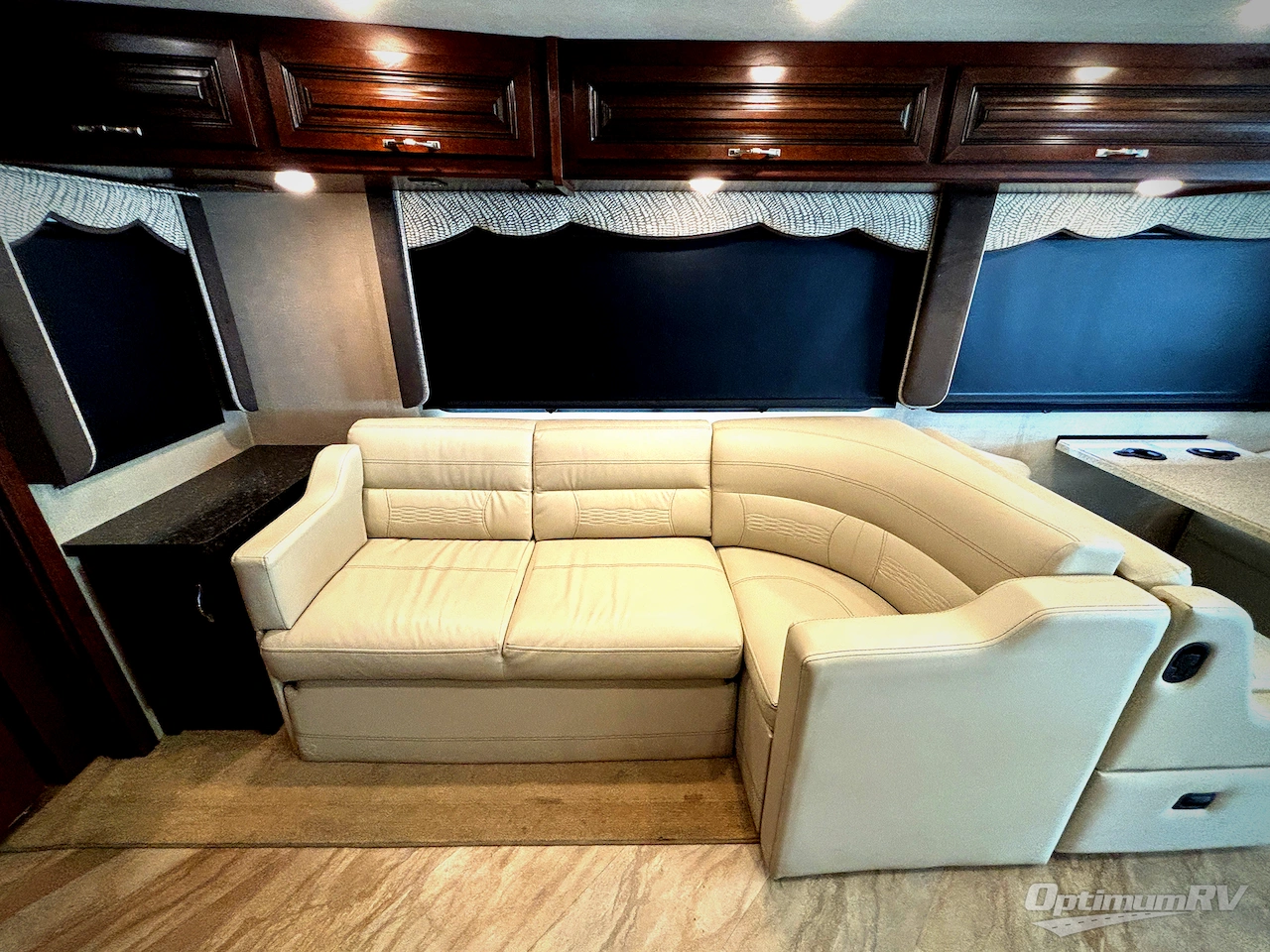 2017 Holiday Rambler Vacationer 33C Photo 12