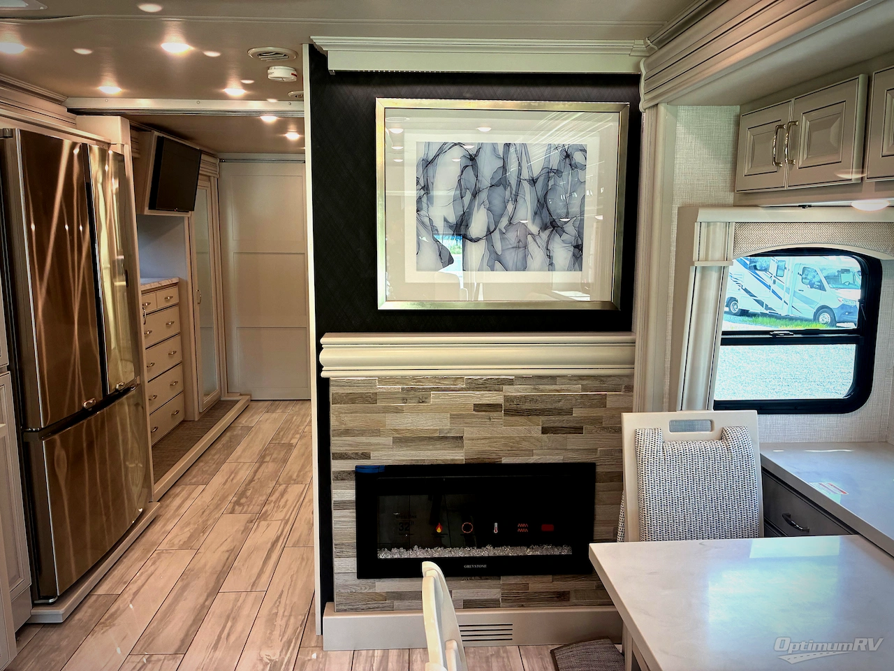2024 Fleetwood Discovery 38W Photo 11
