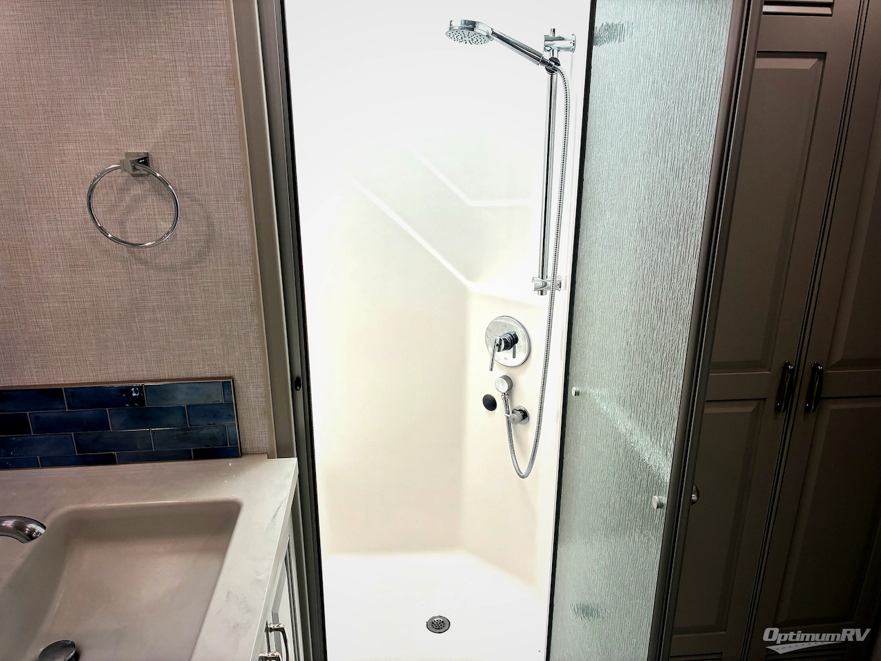 2024 Fleetwood Discovery 38W Photo 18