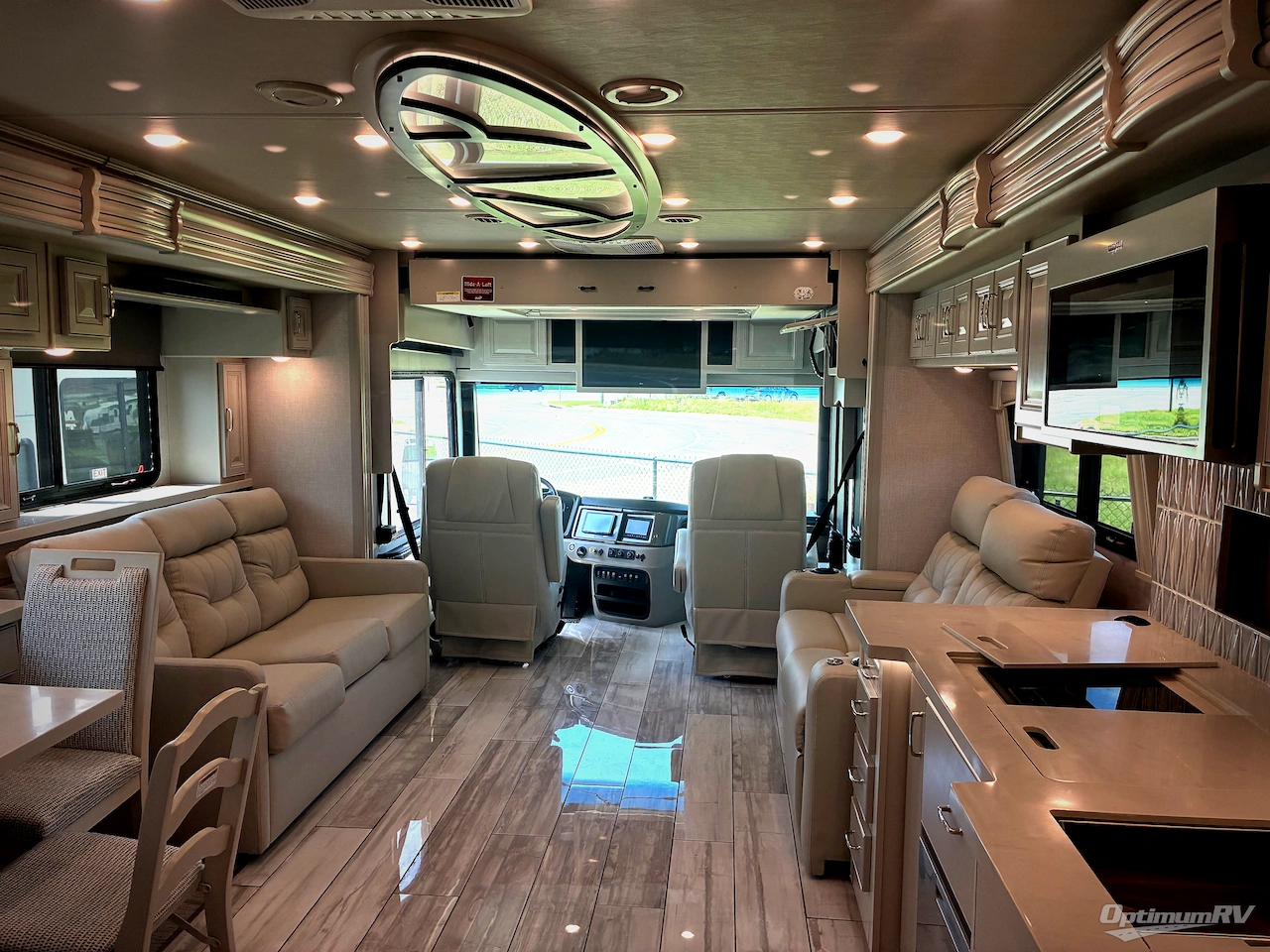 2024 Fleetwood Discovery 38W Photo 5