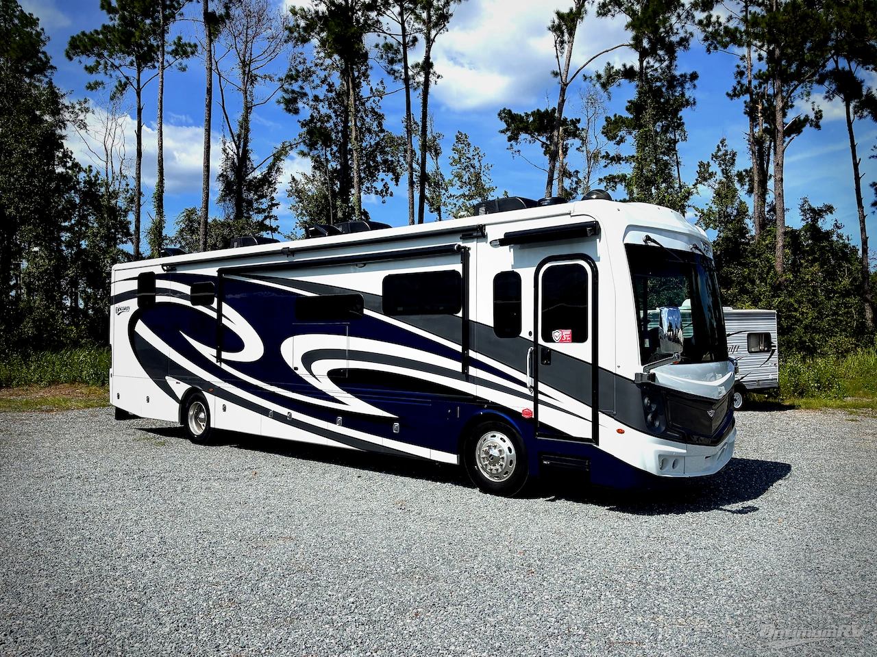 2024 Fleetwood Discovery 38W Photo 1