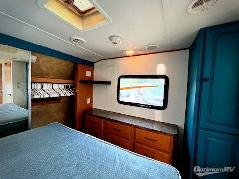2010 Heartland Sundance 2900MK RV Photo 4