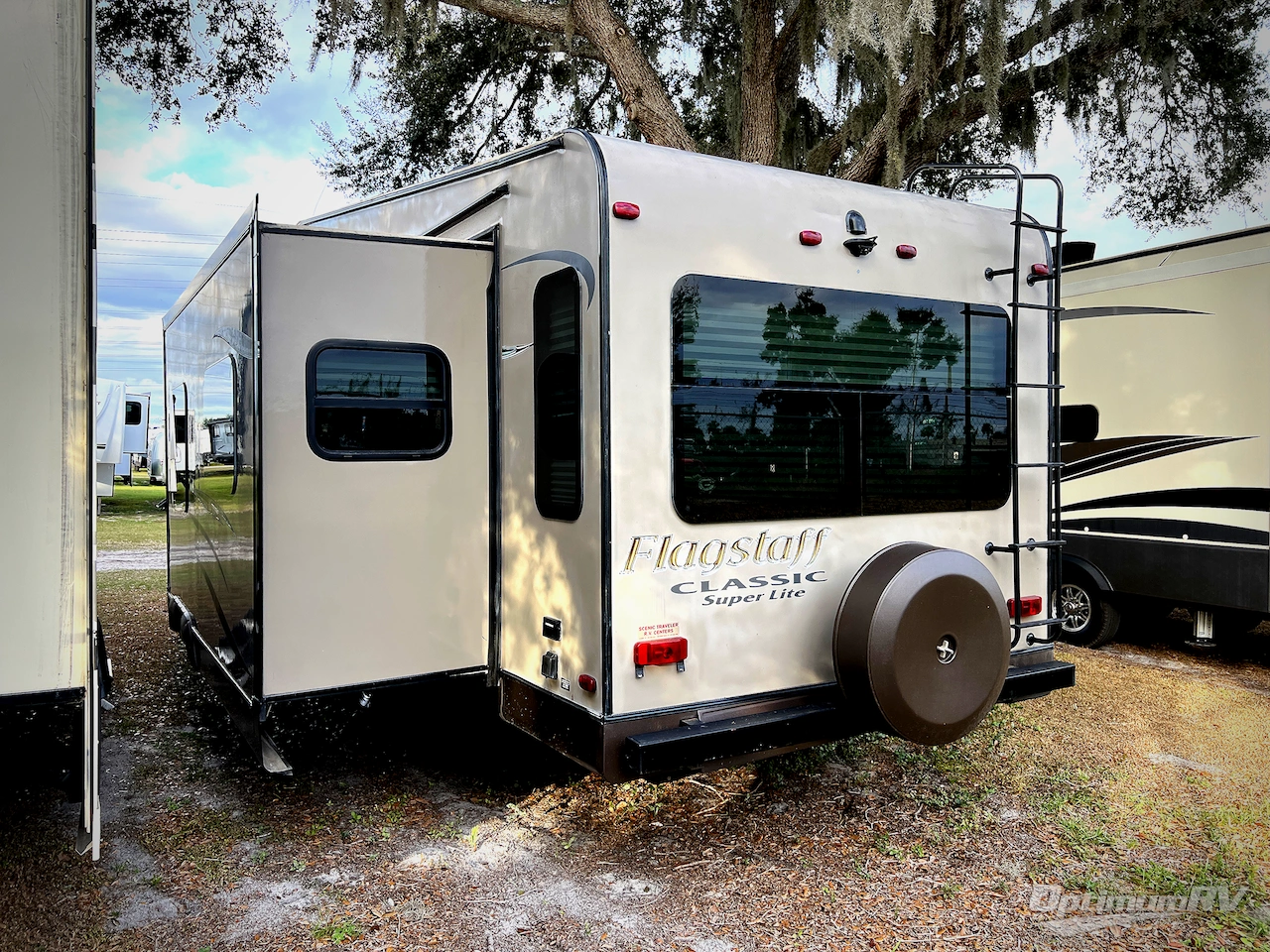 2015 Forest River Flagstaff Classic Super Lite 8528IKWS Photo 2
