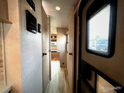 2021 Forest River Rockwood Signature Ultra Lite 8329SB RV Photo 3