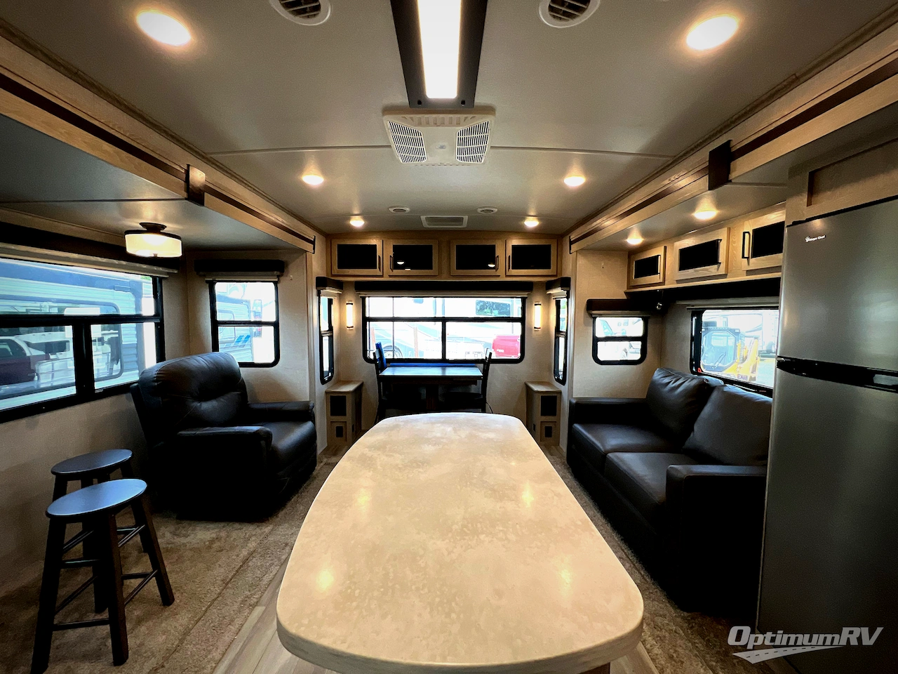 2021 Forest River Rockwood Signature Ultra Lite 8329SB Photo 2