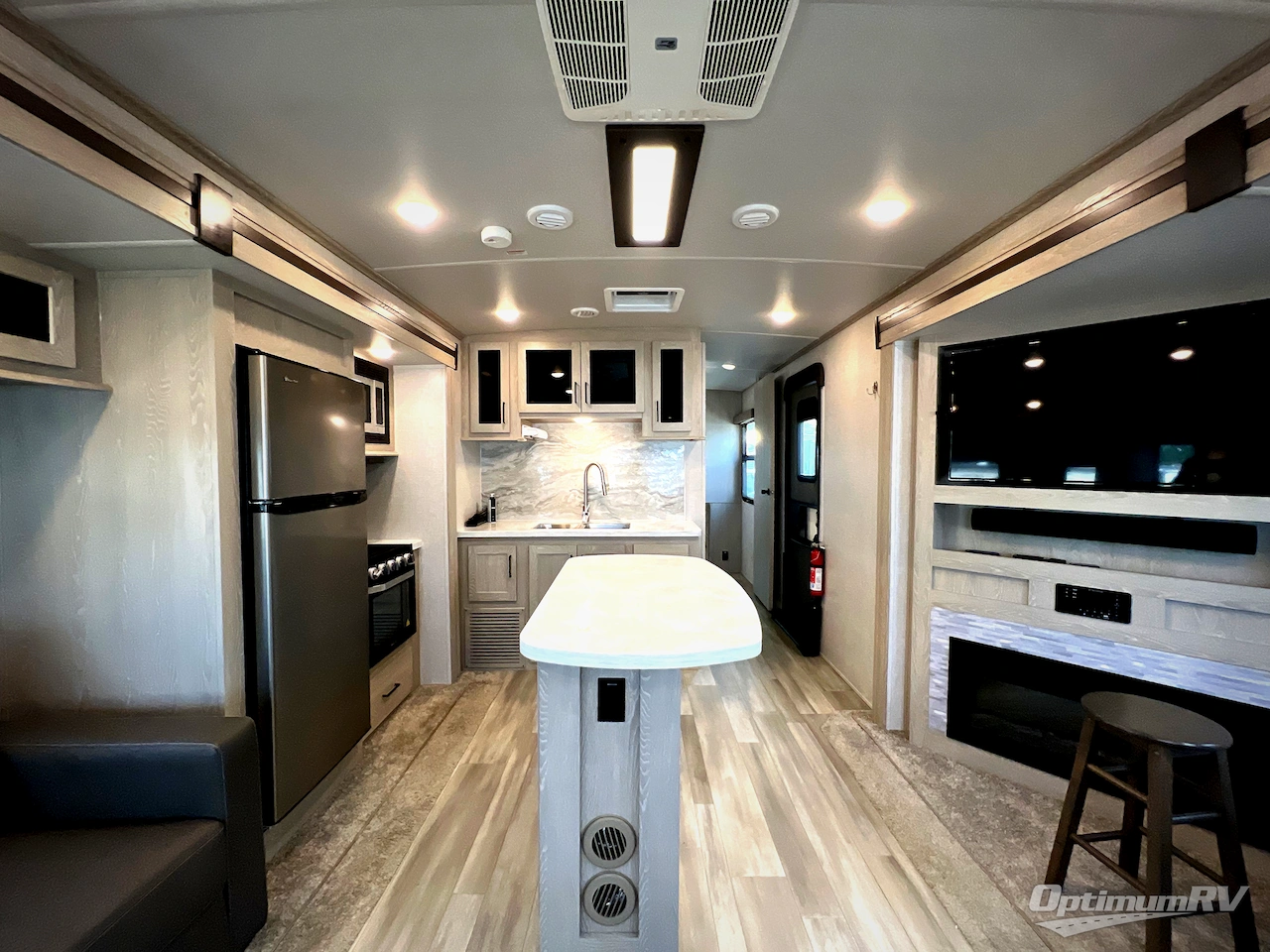 2021 Forest River Rockwood Signature Ultra Lite 8329SB Photo 3