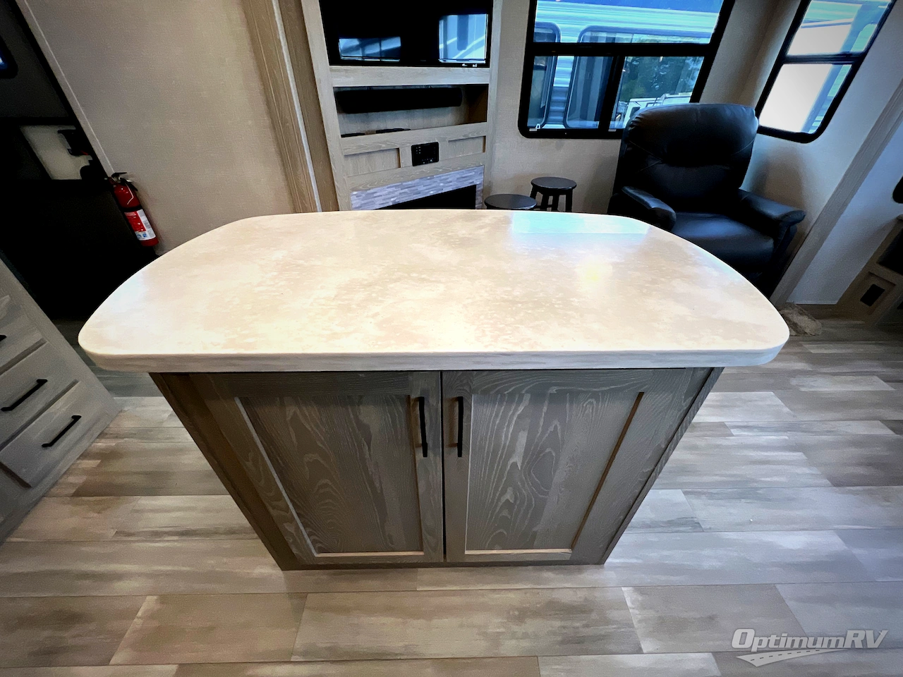 2021 Forest River Rockwood Signature Ultra Lite 8329SB Photo 11