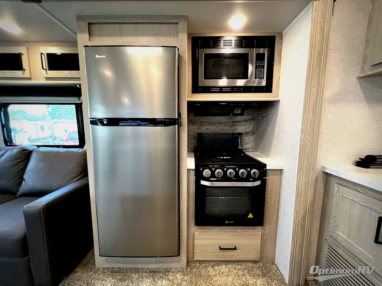 2021 Forest River Rockwood Signature Ultra Lite 8329SB Photo 12