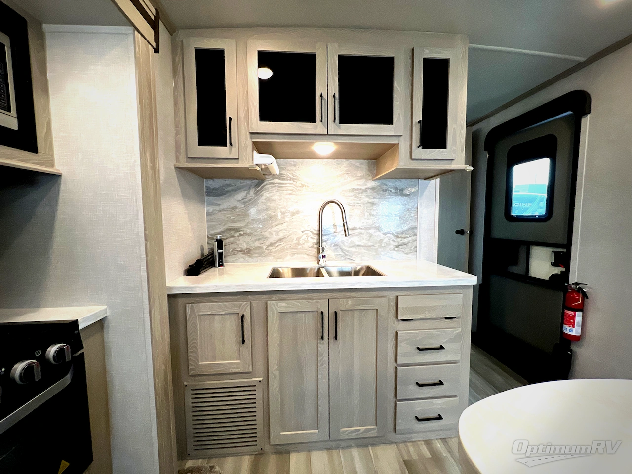 2021 Forest River Rockwood Signature Ultra Lite 8329SB Photo 15