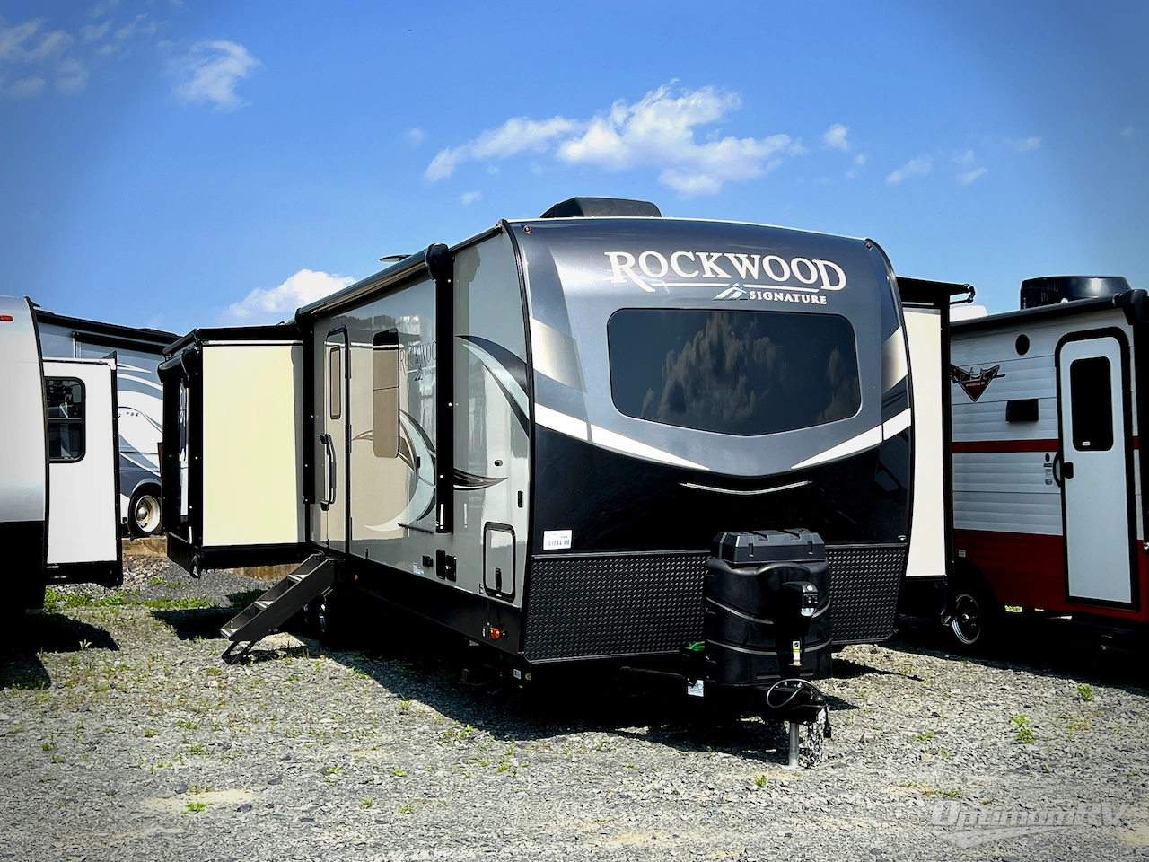 2021 Forest River Rockwood Signature Ultra Lite 8329SB Photo 1