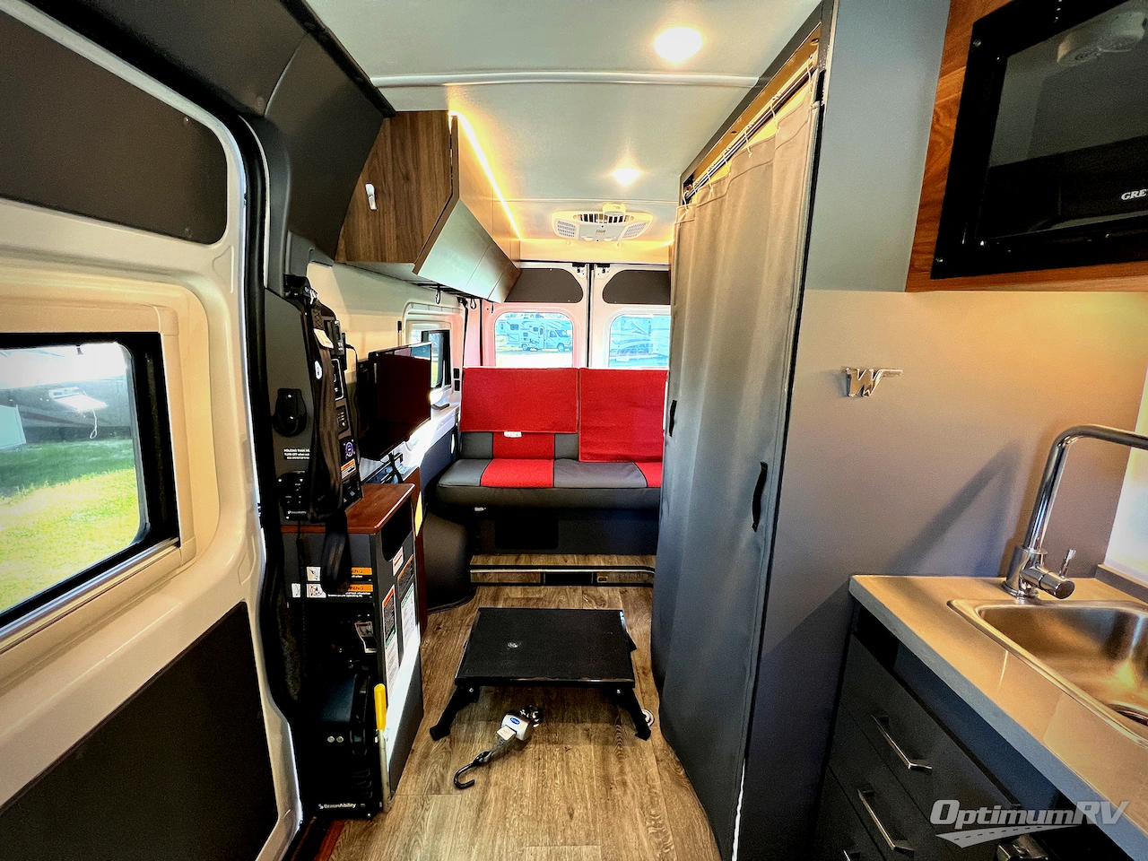 2023 Winnebago Roam U59RX Photo 4