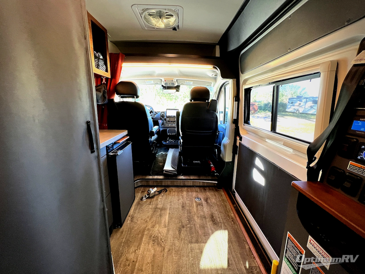 2023 Winnebago Roam U59RX Photo 5