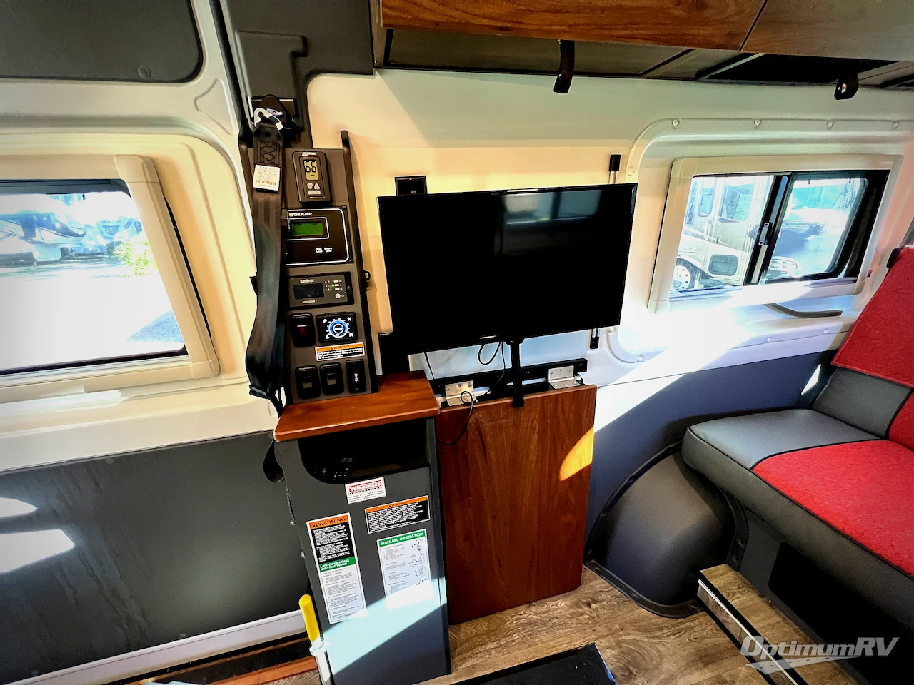2023 Winnebago Roam U59RX Photo 12