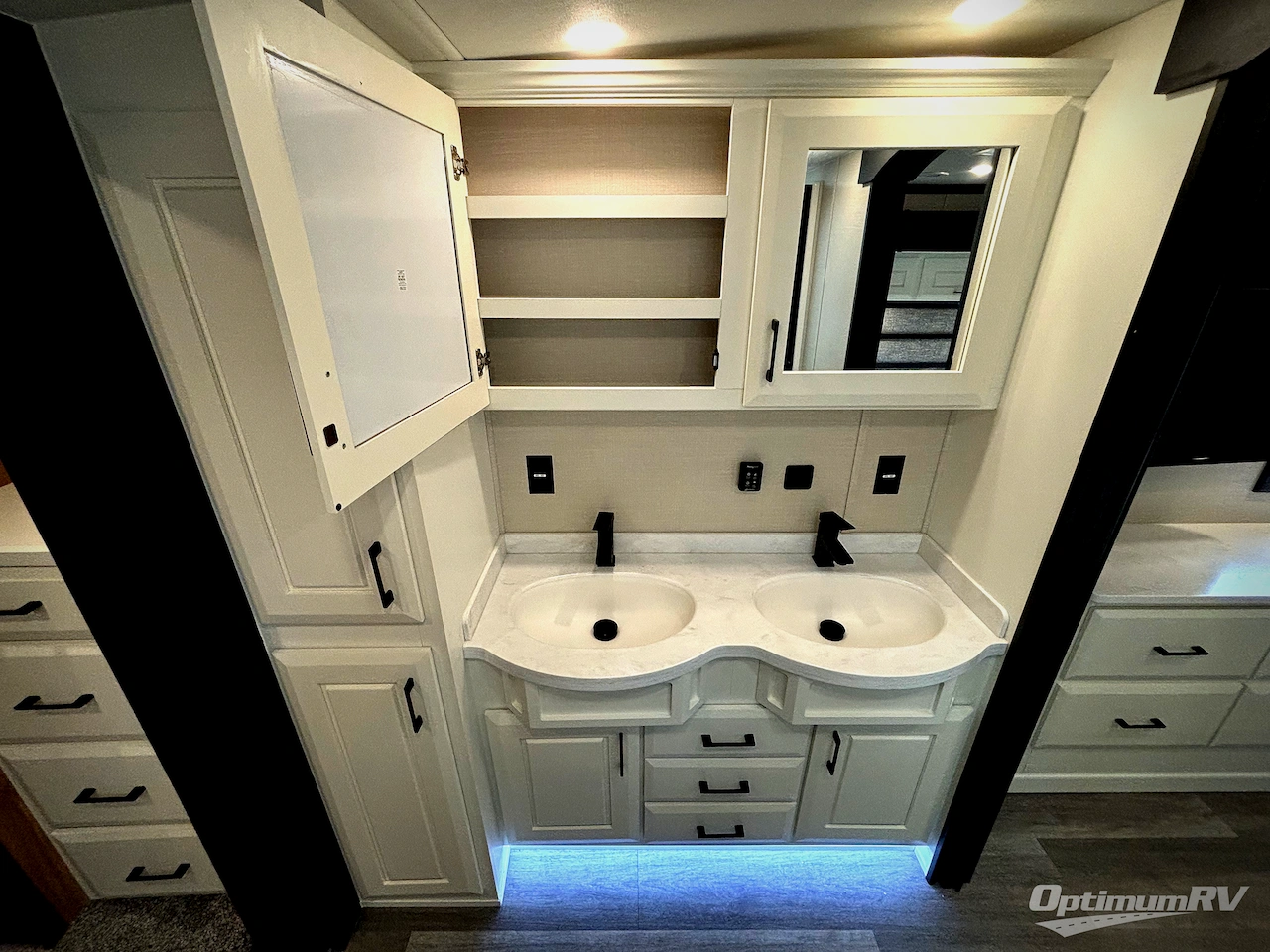2023 DRV Luxury Suites Mobile Suites MS Houston Photo 15