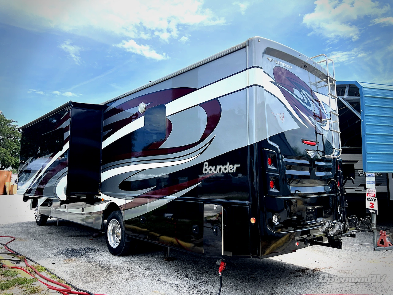 2018 Fleetwood Bounder 34S Photo 2