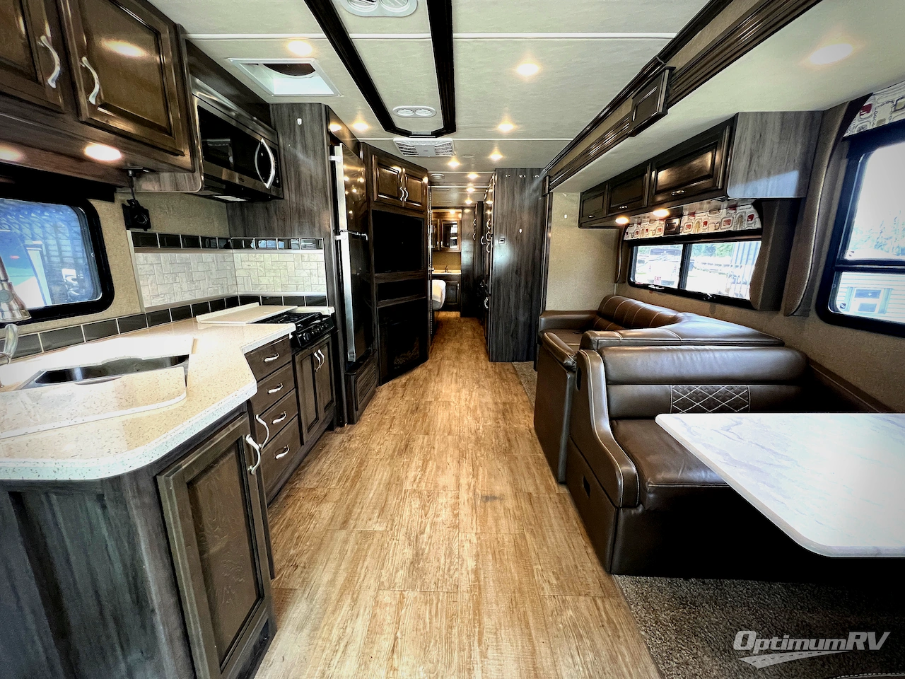 2018 Fleetwood Bounder 34S Photo 4