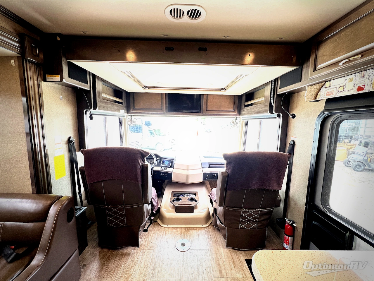 2018 Fleetwood Bounder 34S Photo 6