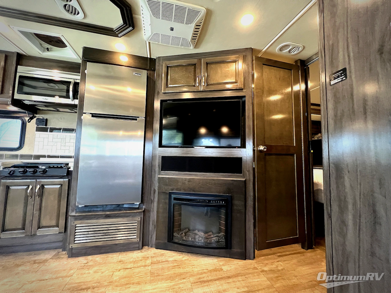 2018 Fleetwood Bounder 34S Photo 10