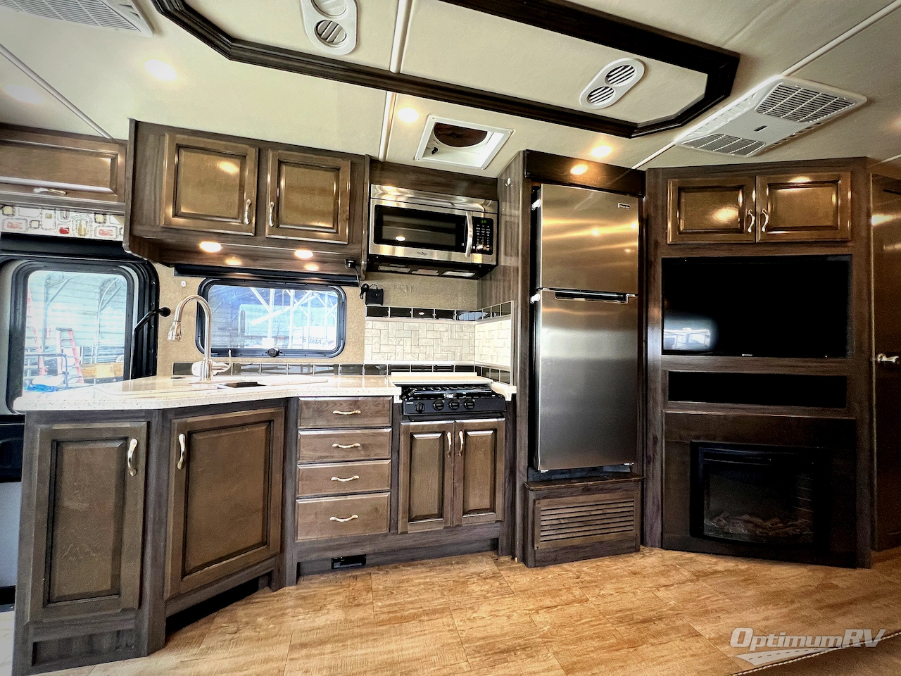 2018 Fleetwood Bounder 34S Photo 11