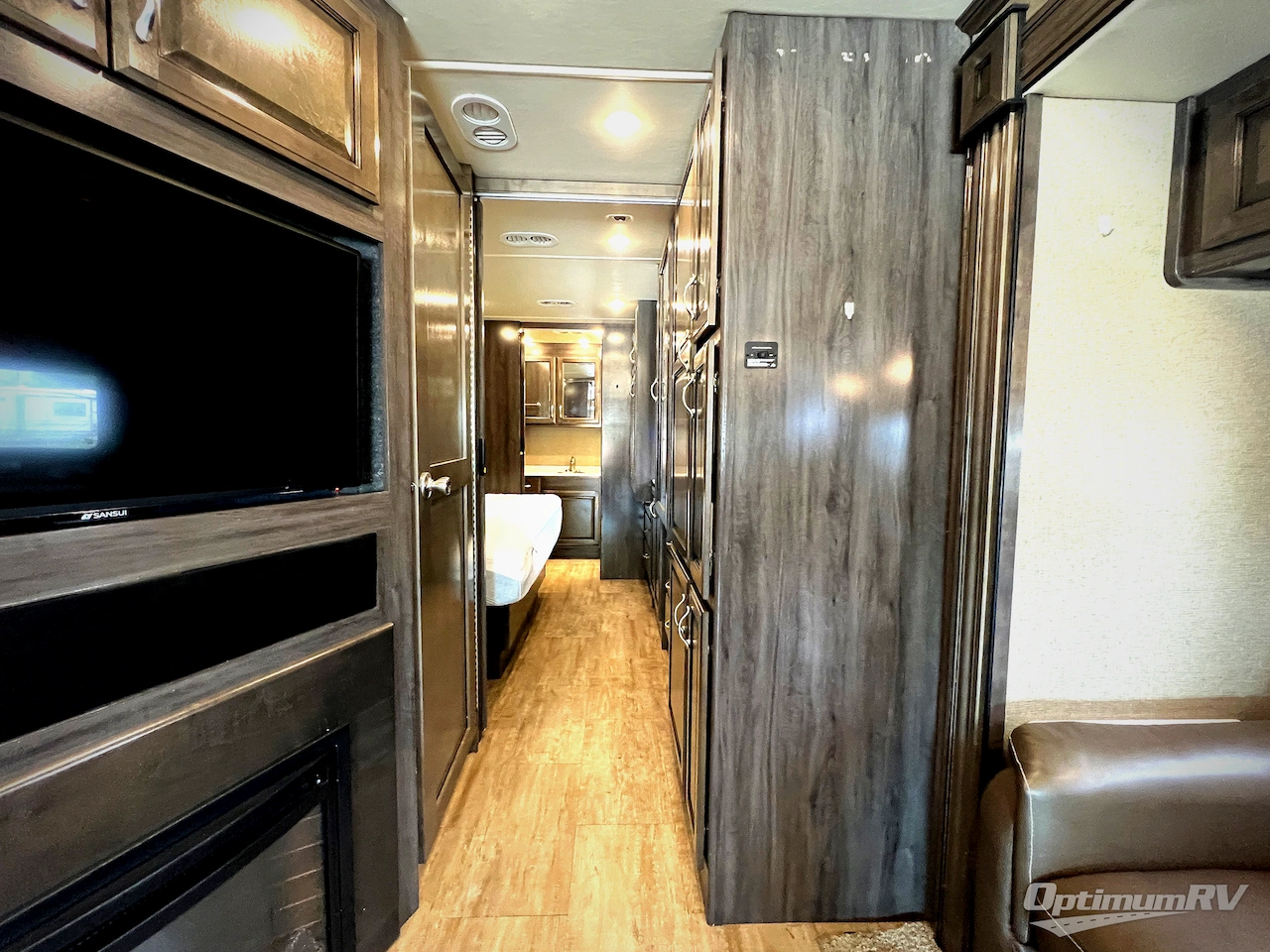 2018 Fleetwood Bounder 34S Photo 16