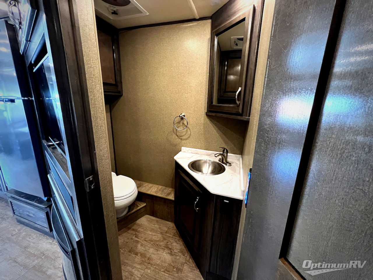2018 Fleetwood Bounder 34S Photo 17