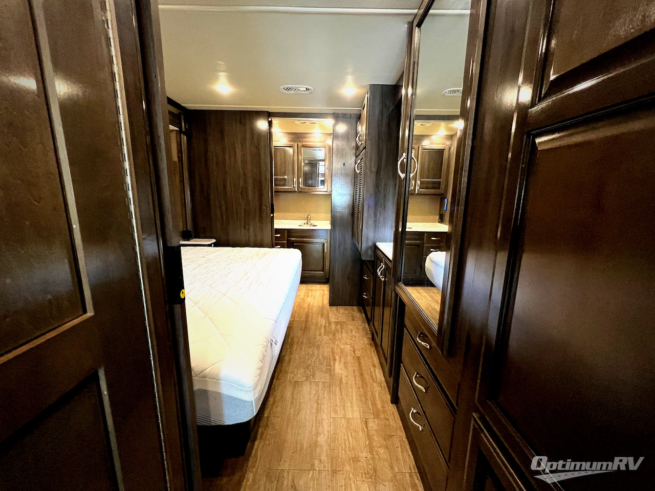 2018 Fleetwood Bounder 34S Photo 18