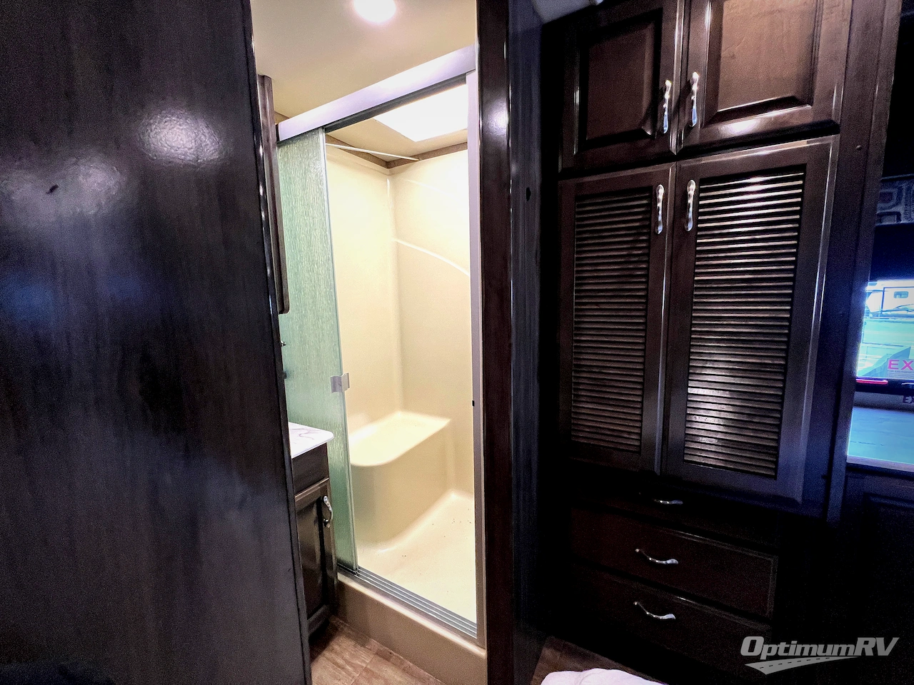 2018 Fleetwood Bounder 34S Photo 21