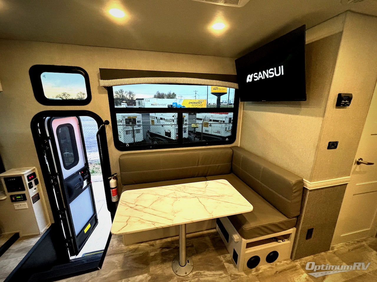 2023 Fleetwood Flair 29M Photo 7