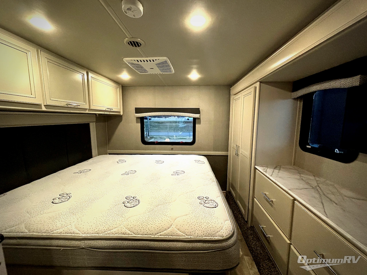 2023 Fleetwood Flair 29M Photo 12