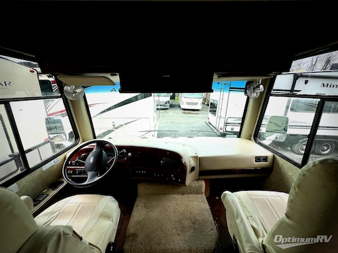 2011 Thor Hurricane 30Q RV Photo 2