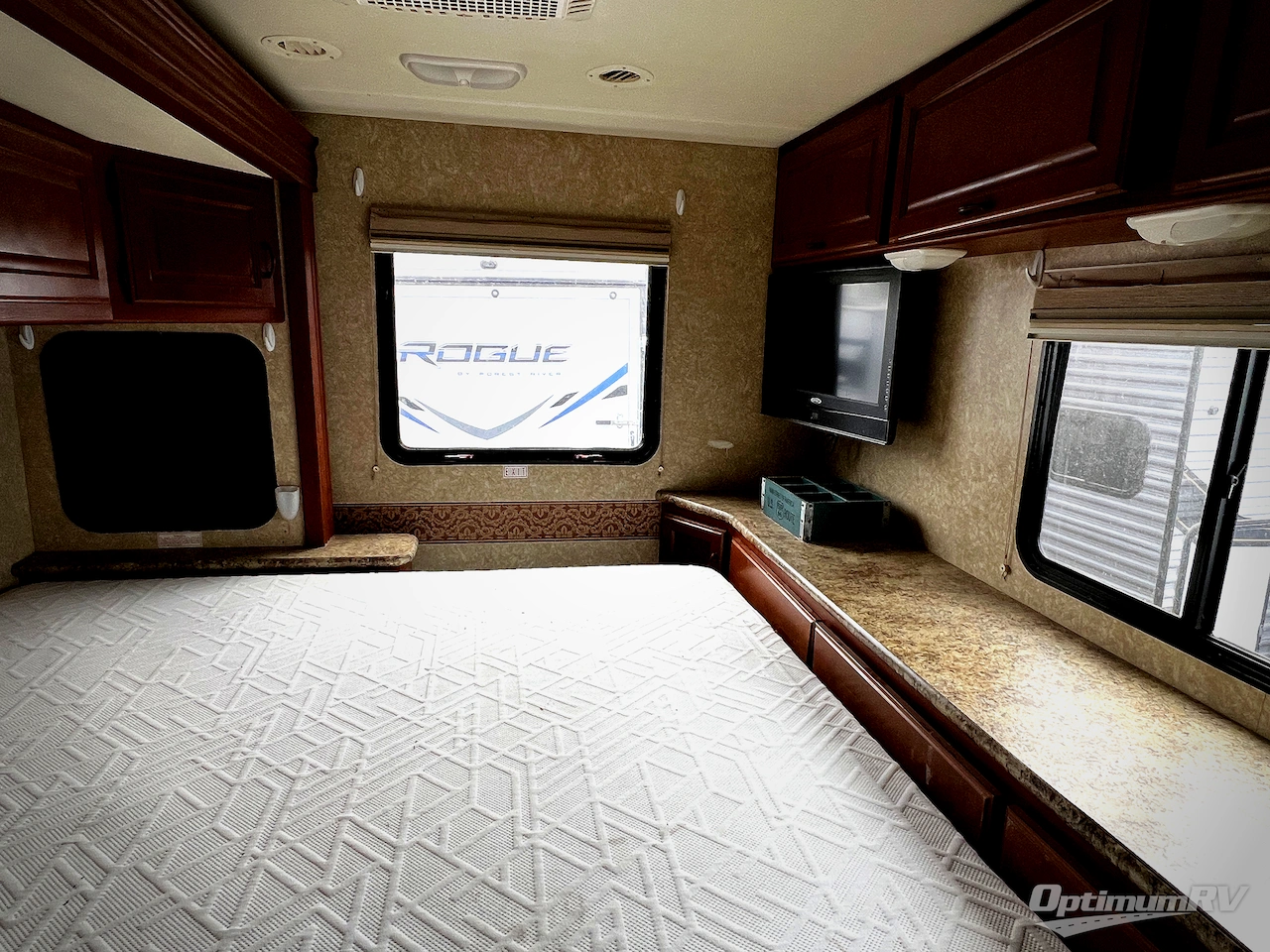 2011 Thor Hurricane 30Q Photo 7