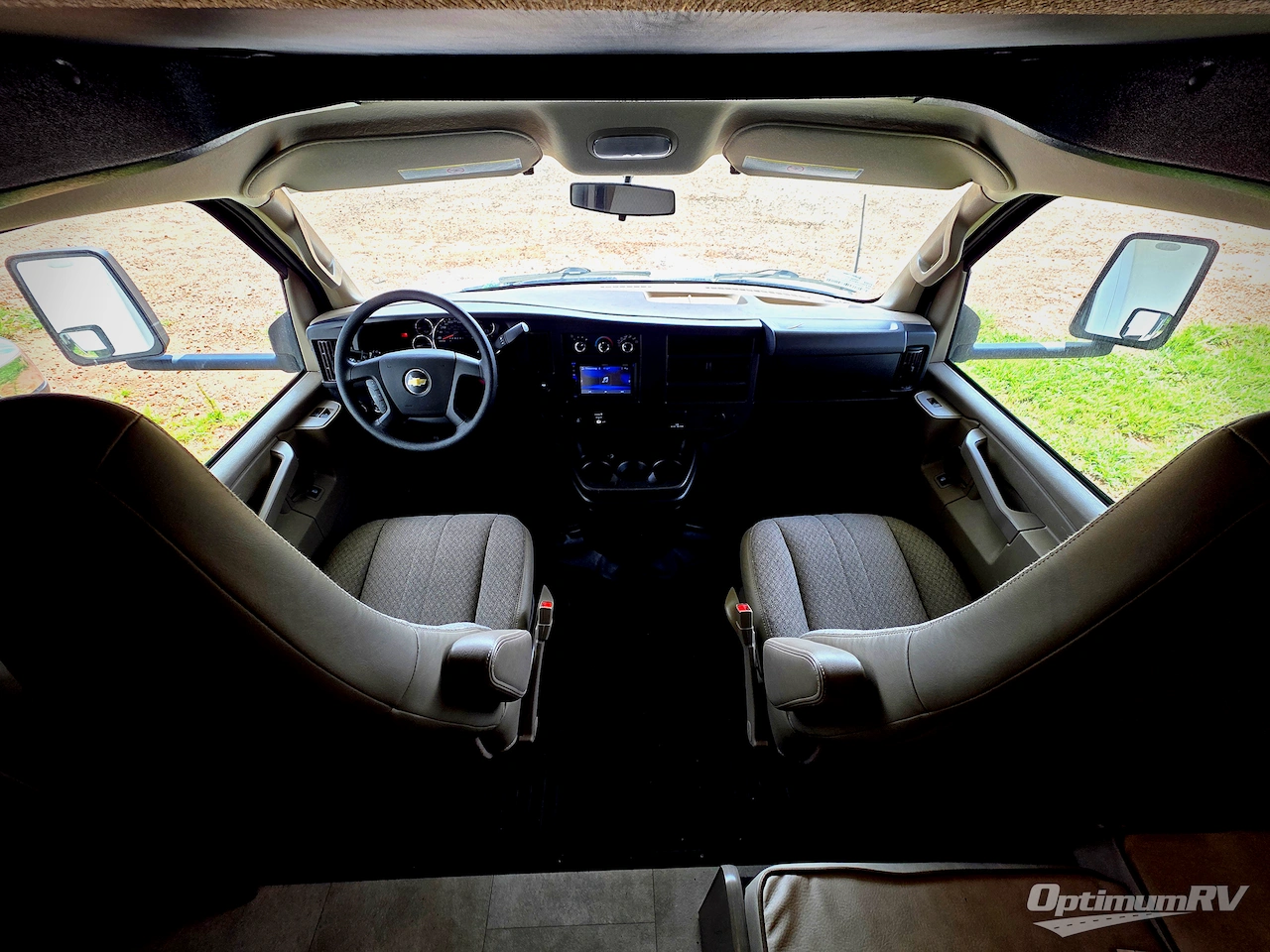 2020 Coachmen Freelander 26DS Chevy 4500 Photo 6