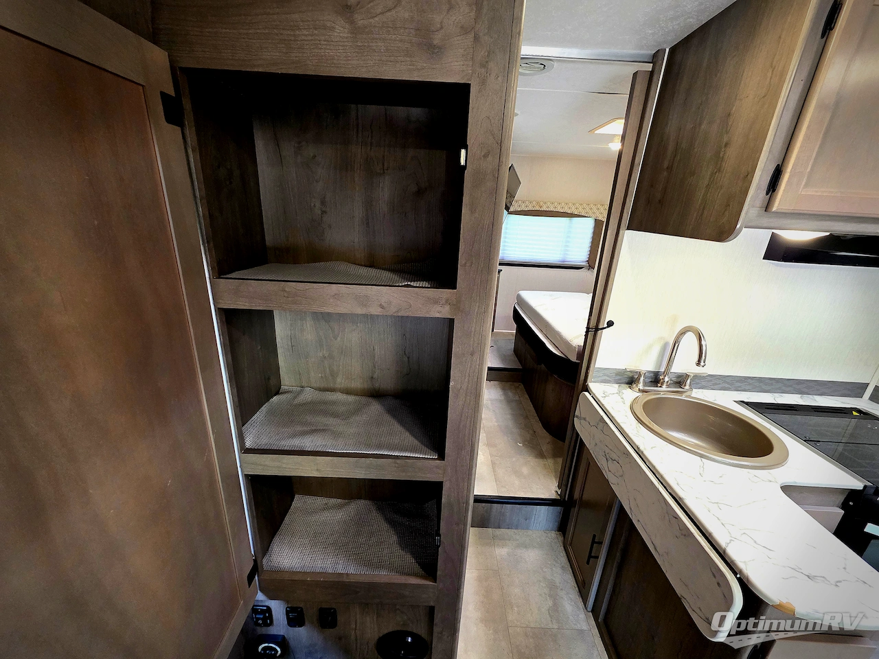 2020 Coachmen Freelander 26DS Chevy 4500 Photo 13