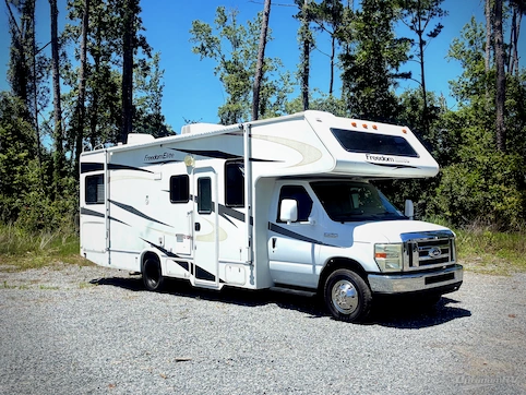 Used 2010 Thor FREEDOM ELITE 26E Featured Photo