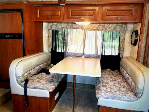 2010 Thor FREEDOM ELITE 26E RV Photo 3