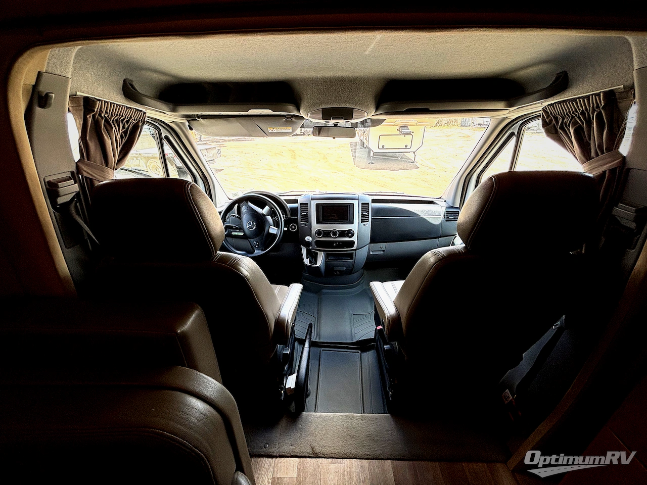 2015 Leisure Travel Unity U24MB Photo 6